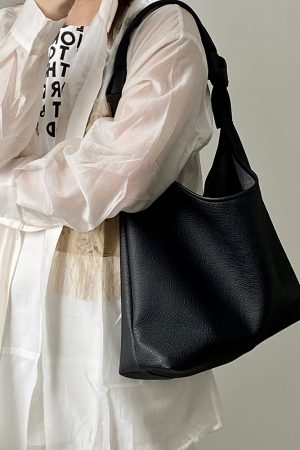 2023 Women's Retro Large Capacity Tote Bag - Stylish Handheld & Shoulder Bag for Commuting and Classes