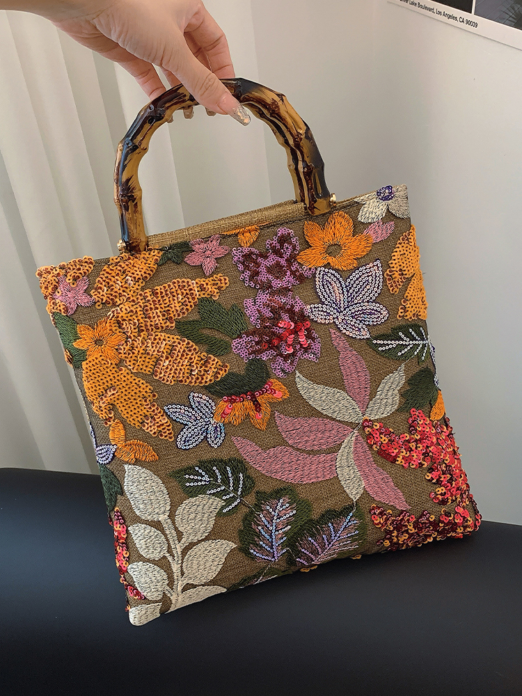 2025 Autumn Fashion Chinese-Style Handbag for Women, Embroidered Small Square Shoulder Bag with High-End Feel 2025 Autumn Fashion Chinese-Style Handbag for Women, Embroidered Small Square Shoulder Bag with High-End Feel