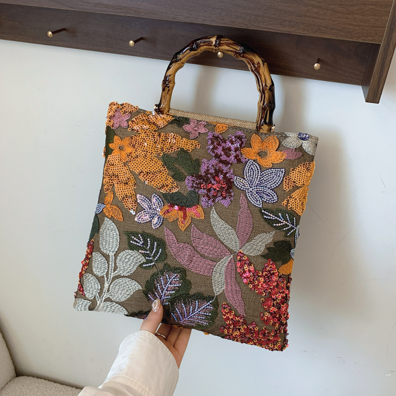 2025 Autumn Fashion Chinese-Style Handbag for Women, Embroidered Small Square Shoulder Bag with High-End Feel 2025 Autumn Fashion Chinese-Style Handbag for Women, Embroidered Small Square Shoulder Bag with High-End Feel