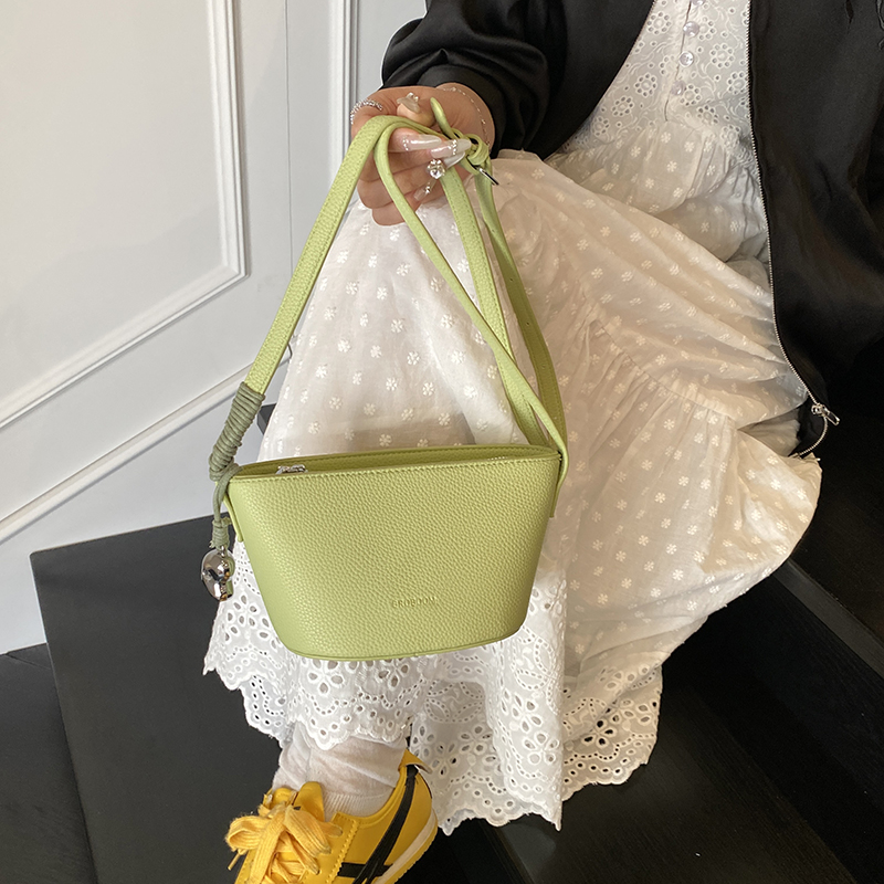 2025 New Minimalist Zipper Bucket Bag for Women - High-End Shoulder Crossbody Phone Bag, Summer Fashion Essential 2025 New Minimalist Zipper Bucket Bag for Women - High-End Shoulder Crossbody Phone Bag, Summer Fashion Essential