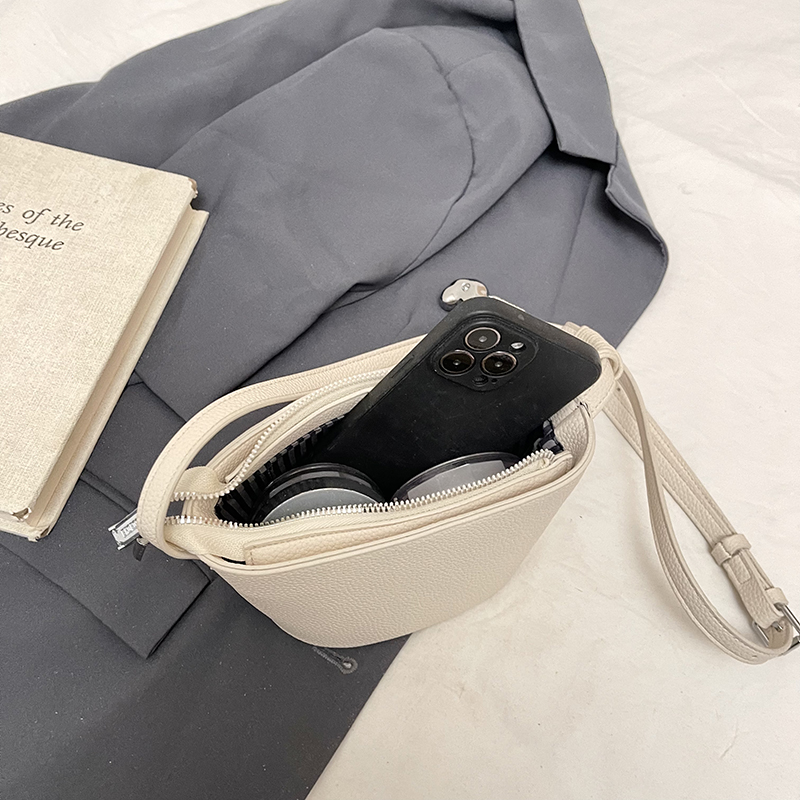 2025 New Minimalist Zipper Bucket Bag for Women - High-End Shoulder Crossbody Phone Bag, Summer Fashion Essential 2025 New Minimalist Zipper Bucket Bag for Women - High-End Shoulder Crossbody Phone Bag, Summer Fashion Essential