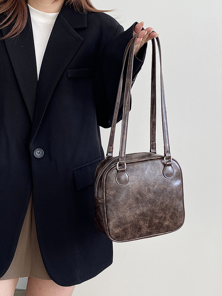 2025 New Women's Korean Retro Lightweight Small Square Bag - High-Quality Handheld Shoulder Bag for Everyday Style 2025 New Women's Korean Retro Lightweight Small Square Bag - High-Quality Handheld Shoulder Bag for Everyday Style