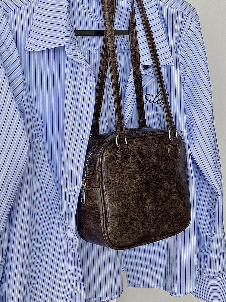 2025 New Women's Korean Retro Lightweight Small Square Bag - High-Quality Handheld Shoulder Bag for Everyday Style 2025 New Women's Korean Retro Lightweight Small Square Bag - High-Quality Handheld Shoulder Bag for Everyday Style