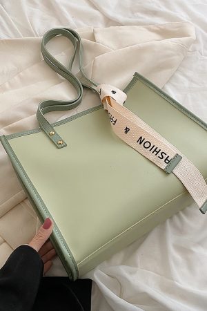 2025 Niche Shoulder Tote Bag for Women - Versatile Large Capacity Commuter Bag for College with Chic High-End Style