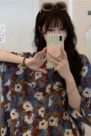 2025 Retro Hong Kong Style Loose Floral Short Sleeve Shirt for Women - Hawaiian Vacation Beach Wear