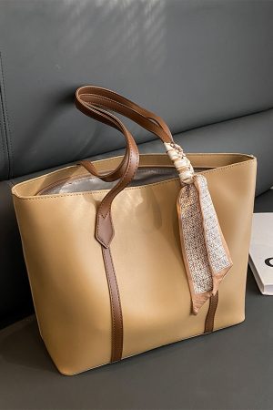 2025 Spring/Summer Women's Minimalist Large Capacity Bucket Bag - Versatile Casual Shoulder Bag for Commuters, Niche Fashion Style