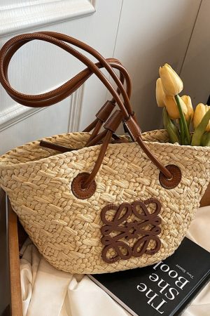 2025 Spring/Summer Women's Minimalist Woven Beach Bag, Casual Shoulder Bag for Vacation, High-End Fashion Style