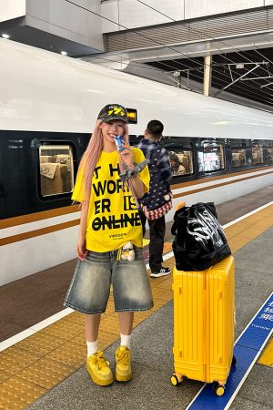 2025 Summer American Vintage Loose Wide-Leg Denim Shorts for Men and Women, Casual High Street Style, Retro Fashion