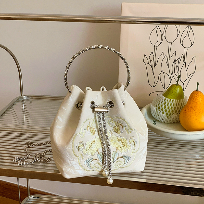 2025 Summer Chinese Style Embroidered Bucket Bag for Women - Versatile Handheld Crossbody Bag in National Fashion 2025 Summer Chinese Style Embroidered Bucket Bag for Women - Versatile Handheld Crossbody Bag in National Fashion
