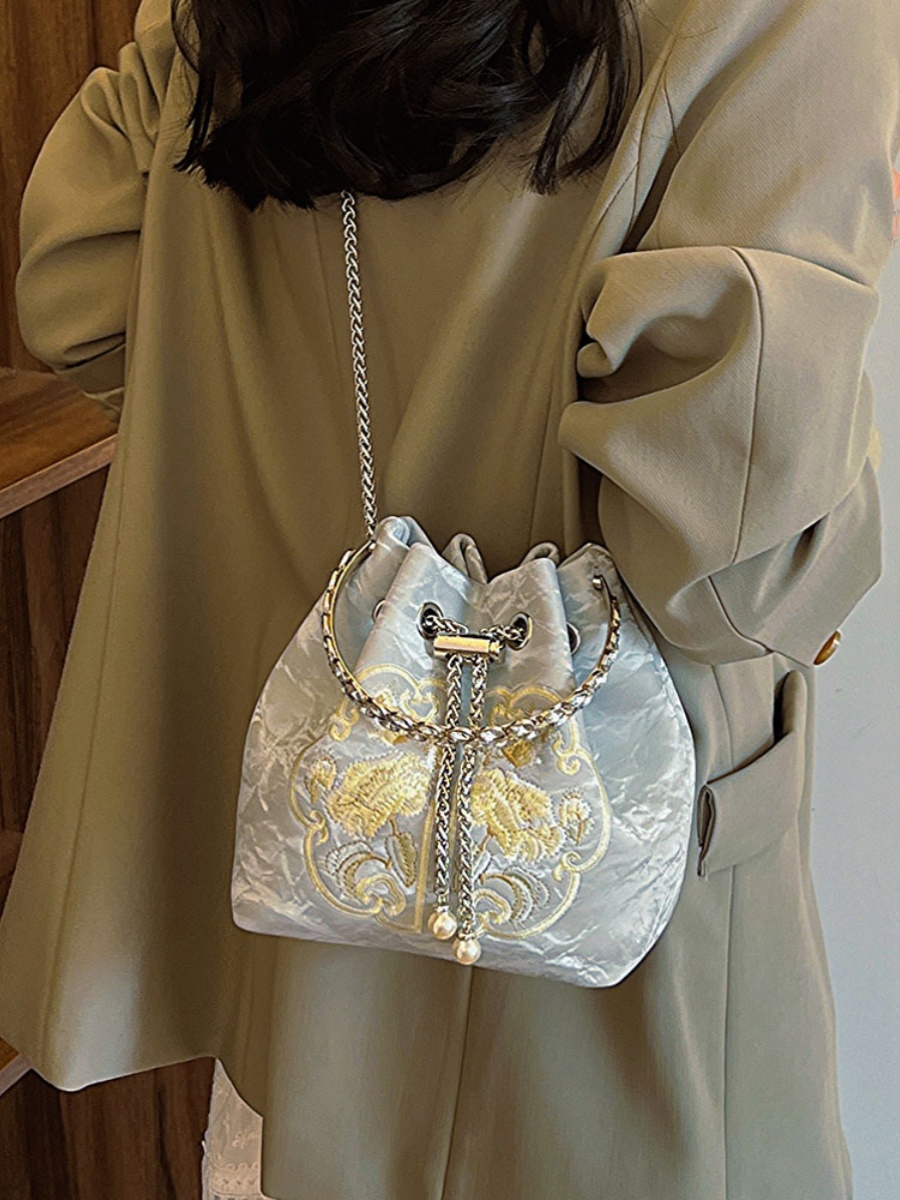 2025 Summer Chinese Style Embroidered Bucket Bag for Women - Versatile Handheld Crossbody Bag in National Fashion 2025 Summer Chinese Style Embroidered Bucket Bag for Women - Versatile Handheld Crossbody Bag in National Fashion
