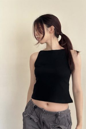 2025 Summer Sexy Vintage American Minimalist Solid Black Sleeveless Tank Top with Thin Straps - Y2K Style