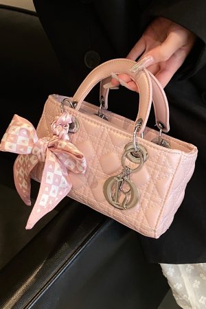 2025 Winter Women's High-End Diamond Quilted Crossbody Handbag, Small Chanel-Style Shoulder Bag, Versatile Fashion Accessory