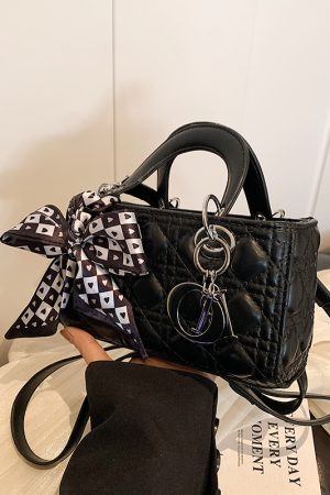 2025 Winter Women's High-End Diamond Quilted Crossbody Handbag, Small Chanel-Style Shoulder Bag, Versatile Fashion Accessory