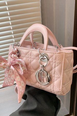 2025 Winter Women's High-End Diamond Quilted Crossbody Handbag, Small Chanel-Style Shoulder Bag, Versatile Fashion Accessory