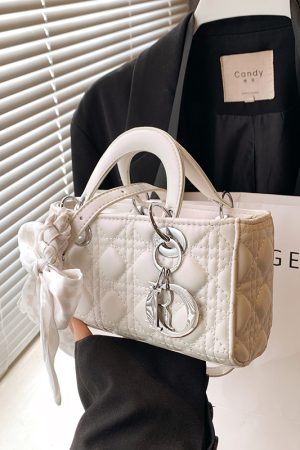 2025 Winter Women's High-End Diamond Quilted Crossbody Handbag, Small Chanel-Style Shoulder Bag, Versatile Fashion Accessory