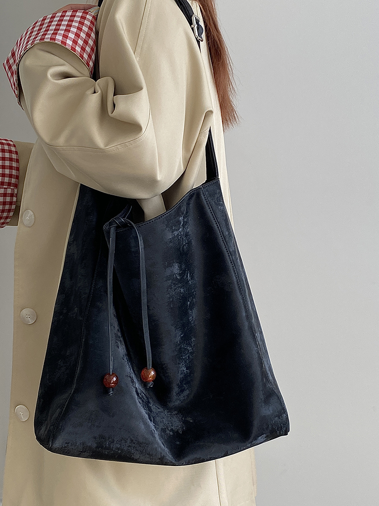 2025 Women's Chinese Style High-End Large Shoulder Crossbody Bag - Versatile Commuting Design for Everyday Use 2025 Women's Chinese Style High-End Large Shoulder Crossbody Bag - Versatile Commuting Design for Everyday Use