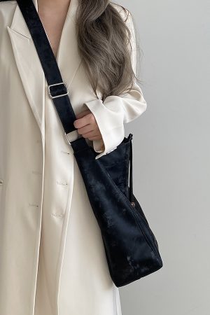 2025 Women's Chinese Style High-End Large Shoulder Crossbody Bag - Versatile Commuting Design for Everyday Use