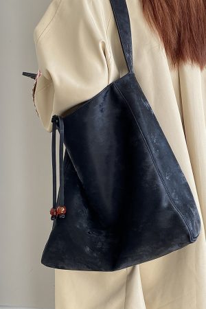 2025 Women's Chinese Style High-End Large Shoulder Crossbody Bag - Versatile Commuting Design for Everyday Use