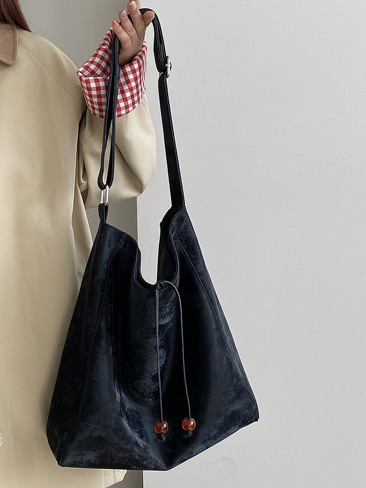 2025 Women's Chinese Style High-End Large Shoulder Crossbody Bag - Versatile Commuting Design for Everyday Use 2025 Women's Chinese Style High-End Large Shoulder Crossbody Bag - Versatile Commuting Design for Everyday Use