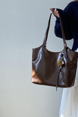 2025 Women's Large Capacity Literary Retro Tote Shoulder Handbag for Commuter Style