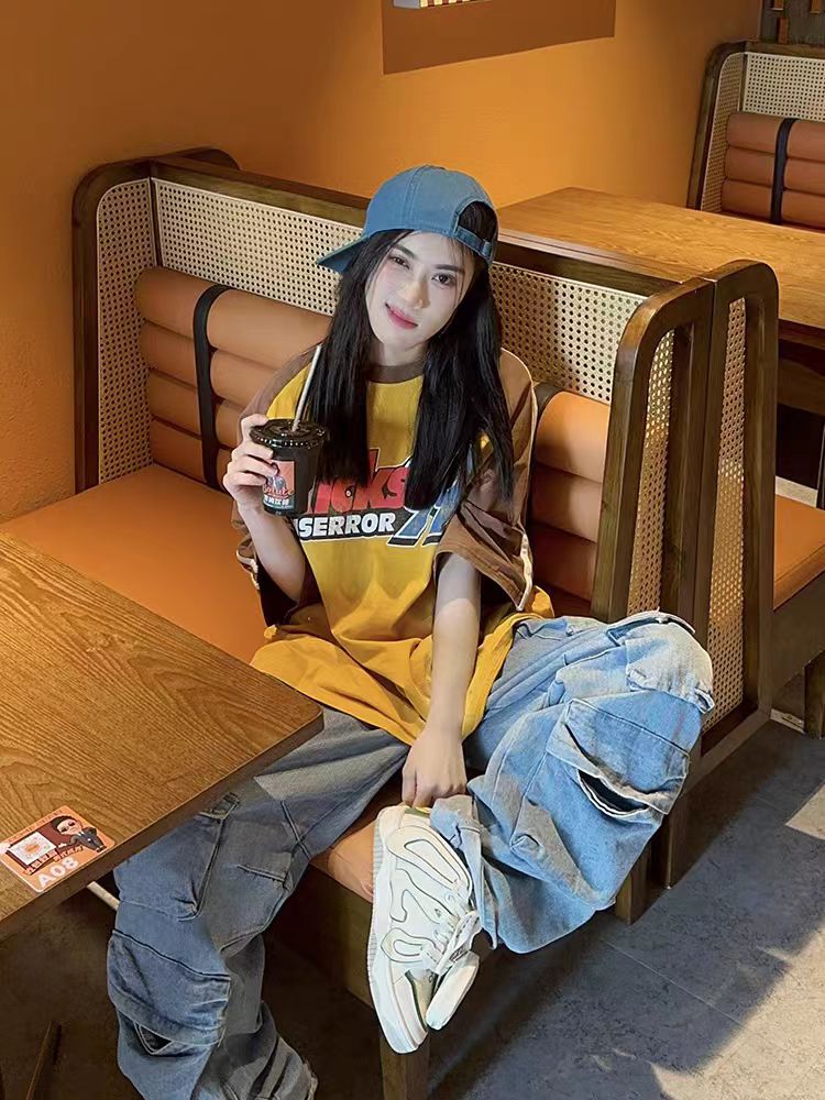 American Retro Distressed Letter Print Spliced Raglan Sleeve T-Shirt for Women - Loose Fit, Summer 2025, Casual Style American Retro Distressed Letter Print Spliced Raglan Sleeve T-Shirt for Women - Loose Fit, Summer 2025, Casual Style