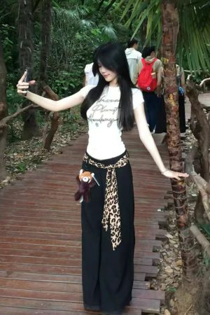 American Retro Dot Letter White Short Sleeve Cropped T-Shirt for Women, Slim Fit Waist-Cinching Summer Top, Flattering Y2K Style