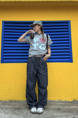 American Retro Fitted Short-Sleeve T-Shirt for Women, Street Style Round Neck, Trendy Summer Top, Vintage 90s Fashion