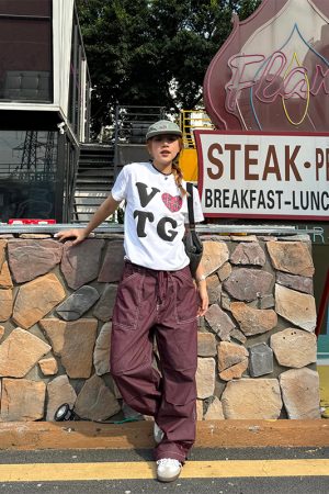 American Retro Fitted Short-Sleeve T-Shirt for Women, Street Style Round Neck, Trendy Summer Top, Vintage 90s Fashion