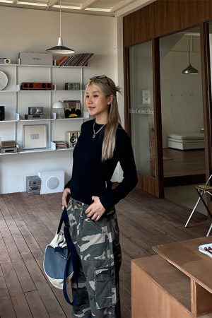 American Retro Short Sleeve T-Shirt for Women â€“ Pure Color Round Neck Summer Top, Trendy Versatile Style, 90s Inspired Fashion