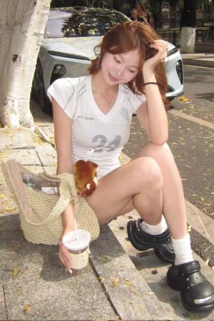 American Retro V-Neck Shoulder T-Shirt for Women, Summer Digital Print, Sporty Short Sleeves, Slim Fit, Trendy Y2K Top