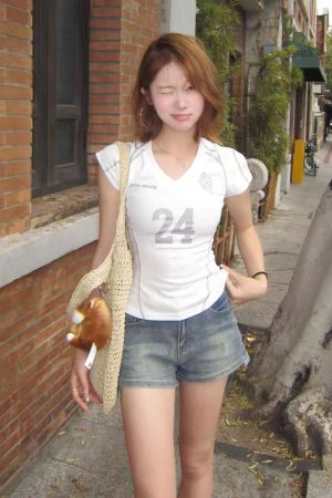 American Retro V-Neck Shoulder T-Shirt for Women, Summer Digital Print, Sporty Short Sleeves, Slim Fit, Trendy Y2K Top