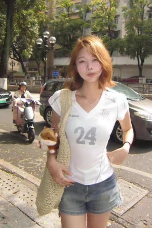 American Retro V-Neck Shoulder T-Shirt for Women, Summer Digital Print, Sporty Short Sleeves, Slim Fit, Trendy Y2K Top