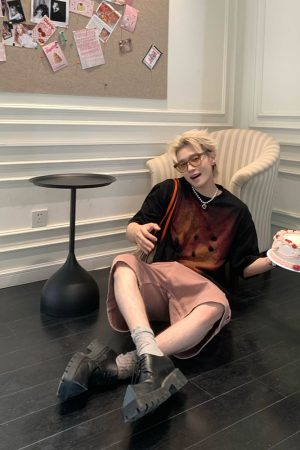 American Vintage Blurry Abstract Print Short Sleeve T-Shirt for Men and Women, Summer Loose Fit, 90s Inspired Versatile Top