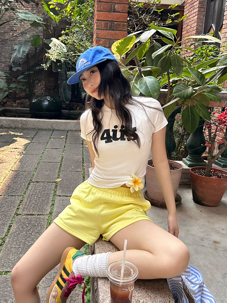 American Vintage Fun Letter Print Slimming Short T-Shirt for Women - Trendy 90s Style Shoulder-Fitting Top American Vintage Fun Letter Print Slimming Short T-Shirt for Women - Trendy 90s Style Shoulder-Fitting Top