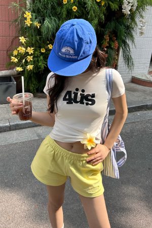 American Vintage Fun Letter Print Slimming Short T-Shirt for Women - Trendy 90s Style Shoulder-Fitting Top