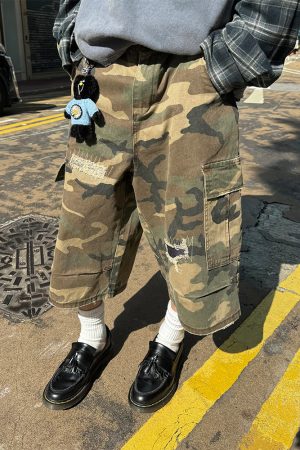 American Vintage Patchwork Distressed Camouflage Three-Quarter Pants for Men and Women - Loose Casual Straight Fit for Spring 2025