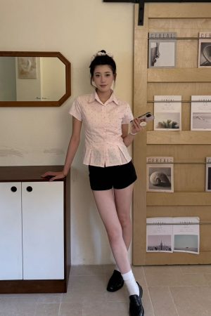 American Vintage Women's Slim Fit Polka Dot Shirt with Lapel, Regular Shoulder, Retro Style, Perfect for Casual or Y2K Outfits