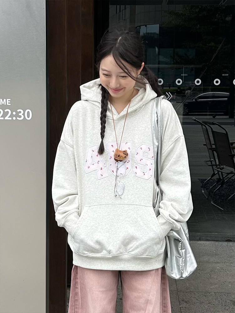 Autumn Winter Floral Embroidery Patch Hoodie for Couples - Loose Fit, National Trend, Casual Streetwear Autumn Winter Floral Embroidery Patch Hoodie for Couples - Loose Fit, National Trend, Casual Streetwear