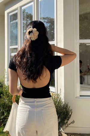 Backless Short Sleeve T-Shirt for Women, Slim Fit Round Neck Top with Chest Pad, French Style Sexy 90s Look