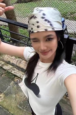 Black Cherry Print Fitted Round Neck Short Sleeve T-Shirt for Women - Cute Y2K Style Cherry Design