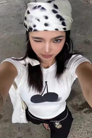 Black Cherry Print Fitted Round Neck Short Sleeve T-Shirt for Women - Cute Y2K Style Cherry Design