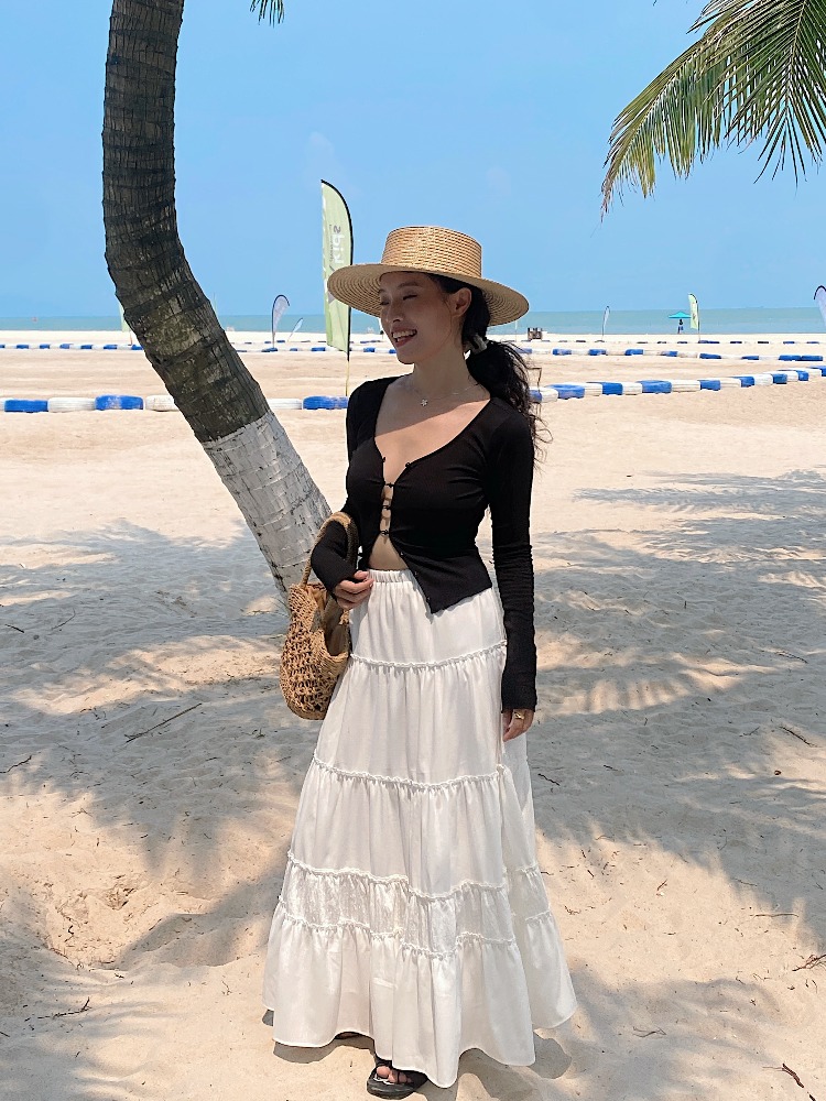 Black French Hollow-Out Knitted Cardigan for Women, Long Sleeve, Slim Fit, Sexy Niche Style, Trendy 90s Fashion Black French Hollow-Out Knitted Cardigan for Women, Long Sleeve, Slim Fit, Sexy Niche Style, Trendy 90s Fashion