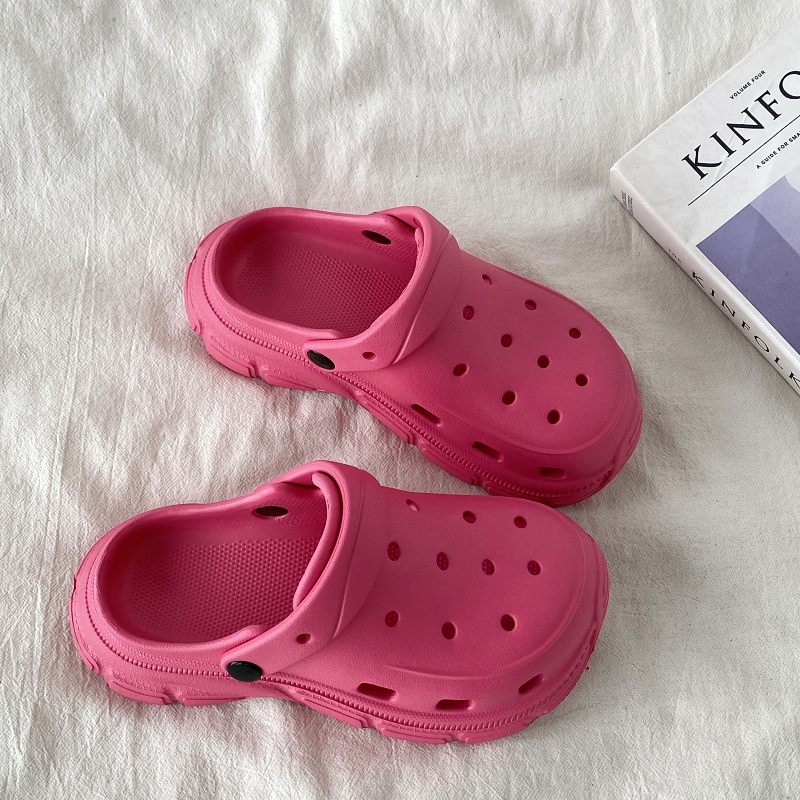 Black Thick-Soled Closed-Toe Hole Shoes for Women - 2025 Summer Outdoor Slippers, Beach Style, Cool Casual Footwear Black Thick-Soled Closed-Toe Hole Shoes for Women - 2025 Summer Outdoor Slippers, Beach Style, Cool Casual Footwear