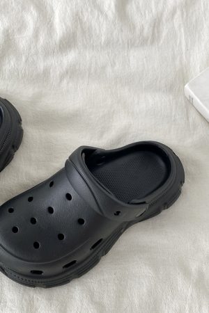 Black Thick-Soled Closed-Toe Hole Shoes for Women - 2025 Summer Outdoor Slippers, Beach Style, Cool Casual Footwear