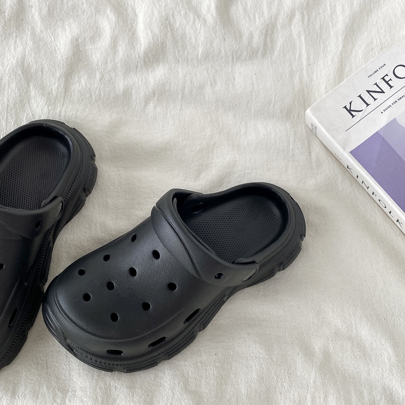 Black Thick-Soled Closed-Toe Hole Shoes for Women - 2025 Summer Outdoor Slippers, Beach Style, Cool Casual Footwear Black Thick-Soled Closed-Toe Hole Shoes for Women - 2025 Summer Outdoor Slippers, Beach Style, Cool Casual Footwear