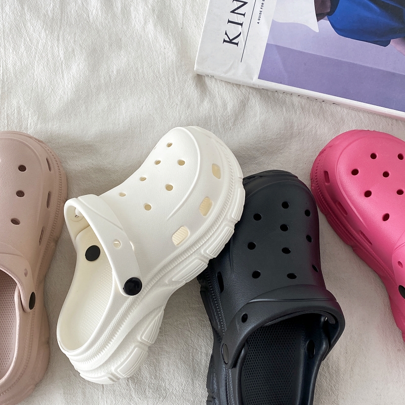 Black Thick-Soled Closed-Toe Hole Shoes for Women - 2025 Summer Outdoor Slippers, Beach Style, Cool Casual Footwear Black Thick-Soled Closed-Toe Hole Shoes for Women - 2025 Summer Outdoor Slippers, Beach Style, Cool Casual Footwear