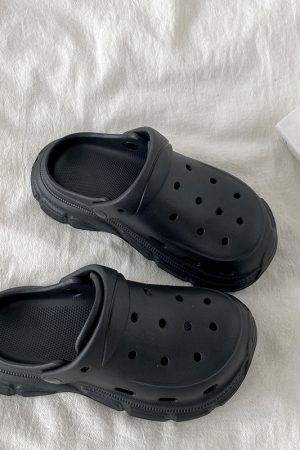 Black Thick-Soled Closed-Toe Hole Shoes for Women - 2025 Summer Outdoor Slippers, Beach Style, Cool Casual Footwear