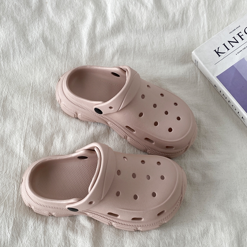 Black Thick-Soled Closed-Toe Hole Shoes for Women - 2025 Summer Outdoor Slippers, Beach Style, Cool Casual Footwear Black Thick-Soled Closed-Toe Hole Shoes for Women - 2025 Summer Outdoor Slippers, Beach Style, Cool Casual Footwear