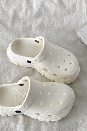 Black Thick-Soled Closed-Toe Hole Shoes for Women - 2025 Summer Outdoor Slippers, Beach Style, Cool Casual Footwear