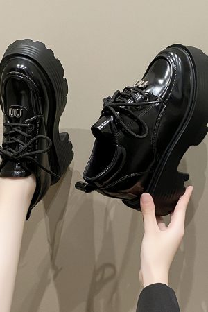 Black Thick-Soled Platform Loafers for Women - 2024 Vintage British College Style Low-Height Height-Increasing Flats